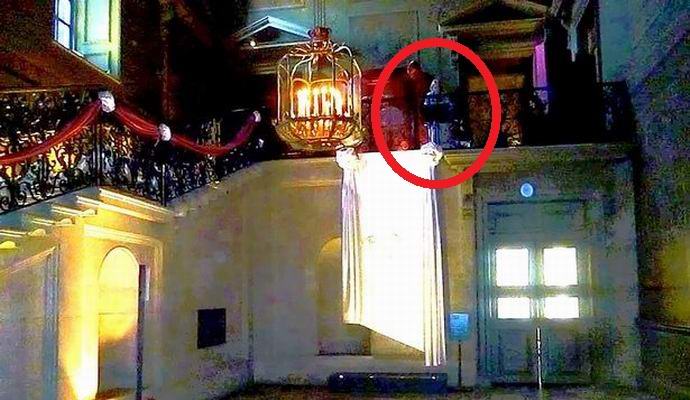 Il fantasma della moglie di Enrico VIII cadde nell'obiettivo della macchina fotografica
