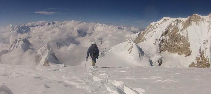 I pionieri russi hanno scalato la ribelle montagna nepalese