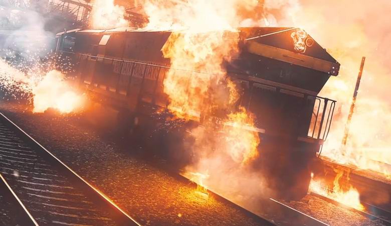 Il treno russo ha guidato attraverso una foresta in fiamme