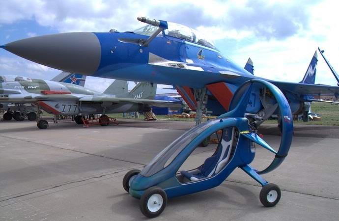 I russi hanno creato un veicolo volante, galleggiante e alla guida