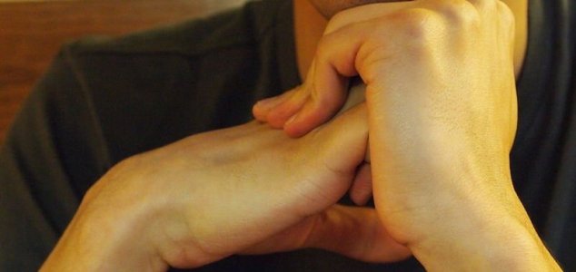 Le mani umane sono più primitive delle mani di scimpanzé