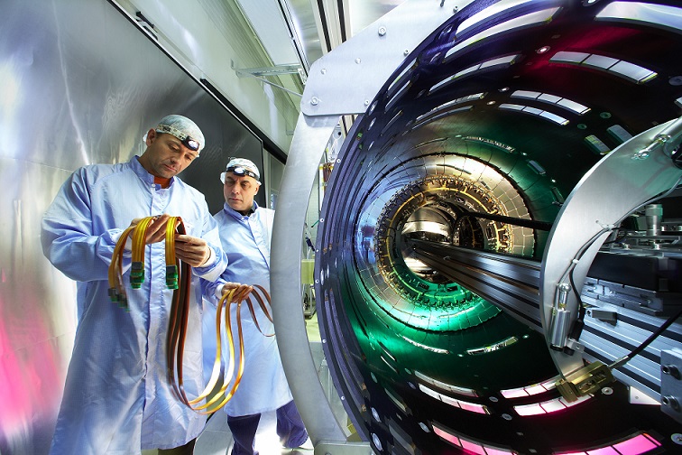 L'utilizzo del Large Hadron Collider per la prima volta ha creato una radiografia a colori