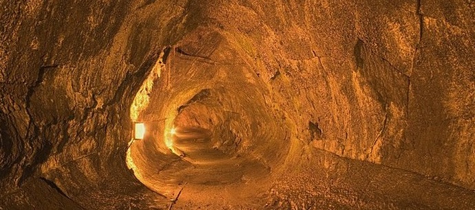 La rete di misteriosi tunnel sulla luna