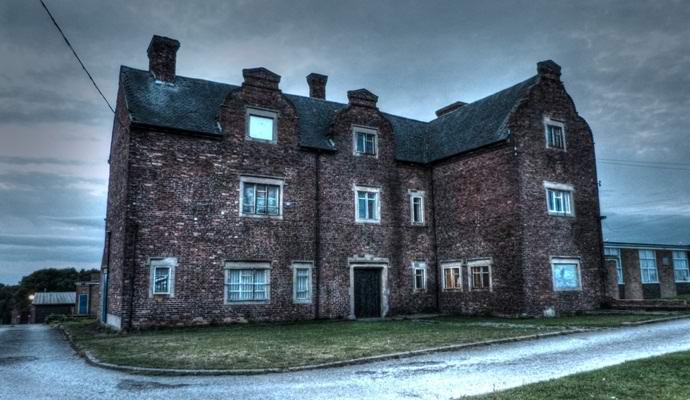 Un fantasma incredibilmente chiaro di una donna francese fotografata.