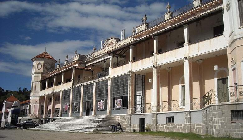 Fotografato da un inquietante ragazzo spettrale