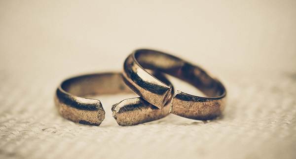 perché una donna sposata sogna un anello nuziale rotto 