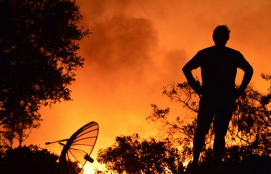 I Daredevils che rimangono vicino alle loro case guardano l'incubo