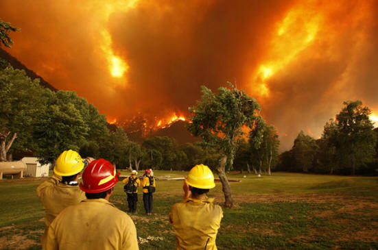 Decine di migliaia di persone evacuate dalla zona del disastro di San Diego