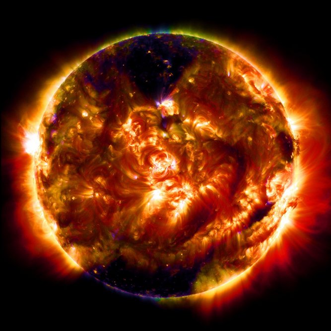 Cento milioni di immagini del sole