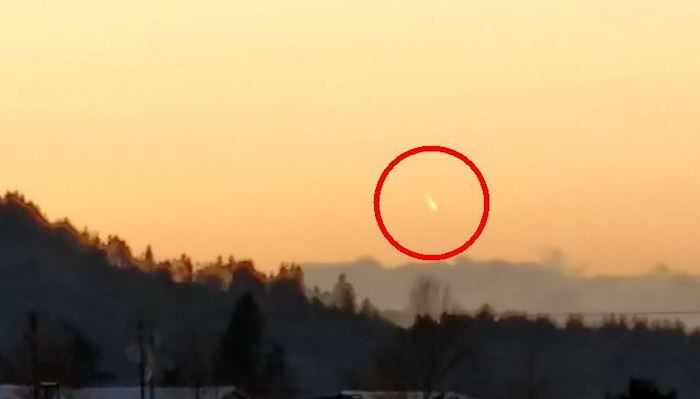 Uno strano UFO notato immediatamente dopo un temporale