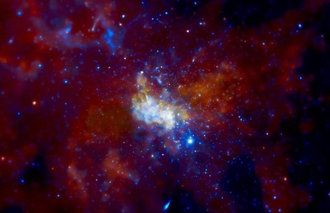 Il buco nero supermassiccio al centro della nostra galassia si sta attivando 