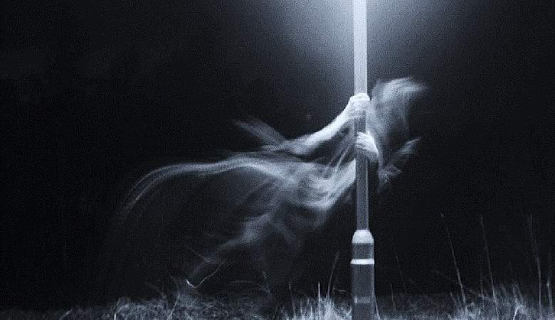 Il fantasma luminoso ha colpito la telecamera di sorveglianza
