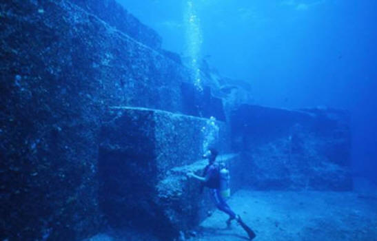 Atlantide sul fondo dell'oceano