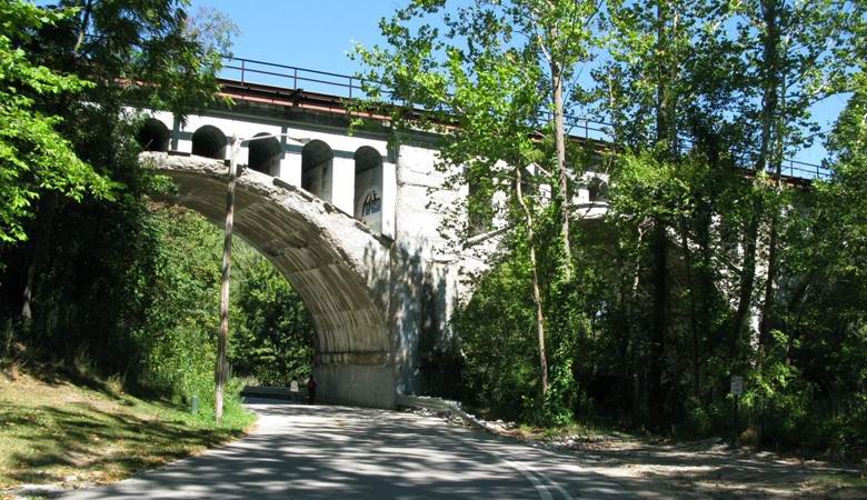 Un misterioso ponte in Indiana che può spostarti in un'altra dimensione.
