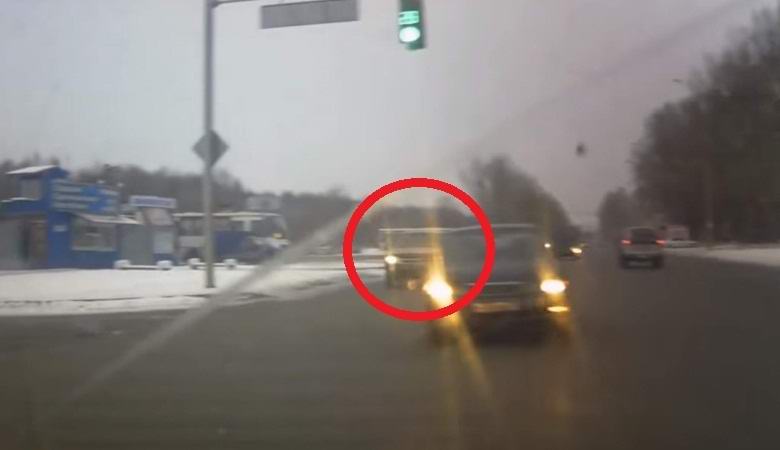 L'auto teletrasportata ha colpito il video a Barnaul