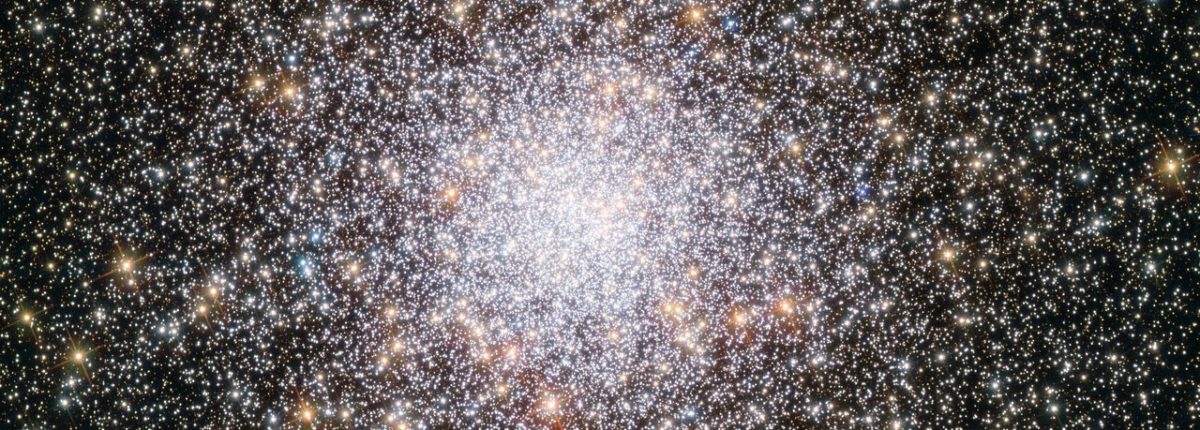 Il telescopio Hubble scatta una foto di un insolito ammasso globulare 