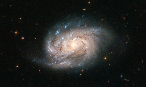 Il telescopio Hubble cattura una galassia simile alla nostra 