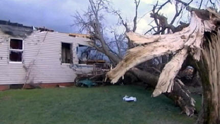 Un americano ha girato un video unico da un imbuto tornado