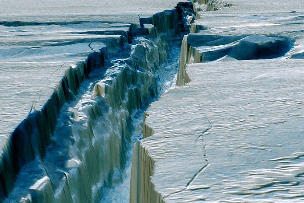Le crepe si sono verificate al largo: due iceberg di New York in procinto di staccarsi dall'Antartide