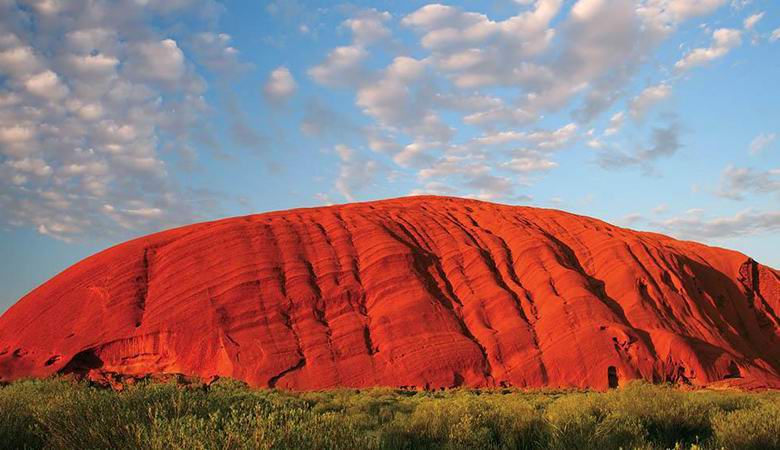Un turista ha portato un pezzo di Monte Uluru e, di fronte a uno sconosciuto, ha deciso di restituirlo