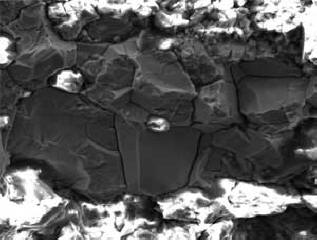 Gli scienziati hanno pubblicato foto del meteorite di Chelyabinsk. E nel distretto di Etkul hanno trovato il più grande del relitto