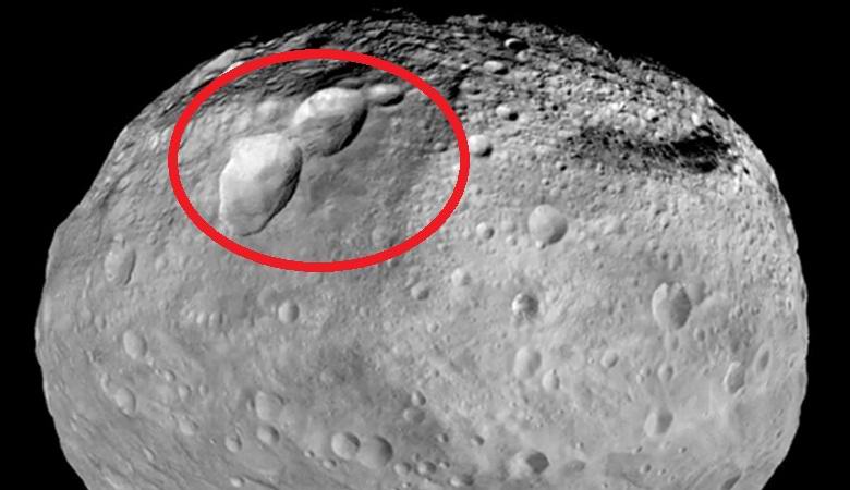 Gli scienziati hanno pubblicato le immagini di un pupazzo di neve gigante su un asteroide