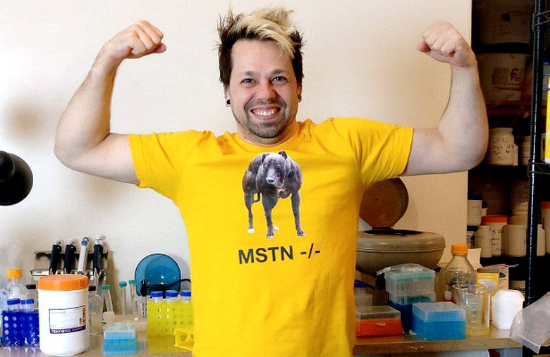 Uno scienziato sta sperimentando il DNA