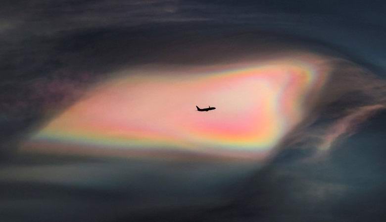 Incredibili nuvole di madreperla sorsero sulla Norvegia