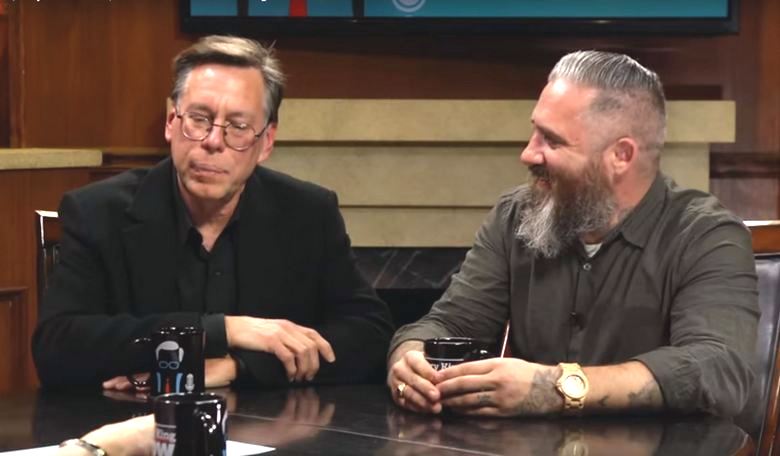 L'ufologo Bob Lazar crede che gli esseri umani siano creati da civiltà extraterrestri per archiviare dati