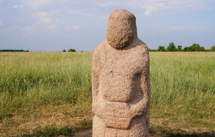 L'ucraino ha consegnato al museo un'antica statua maledetta