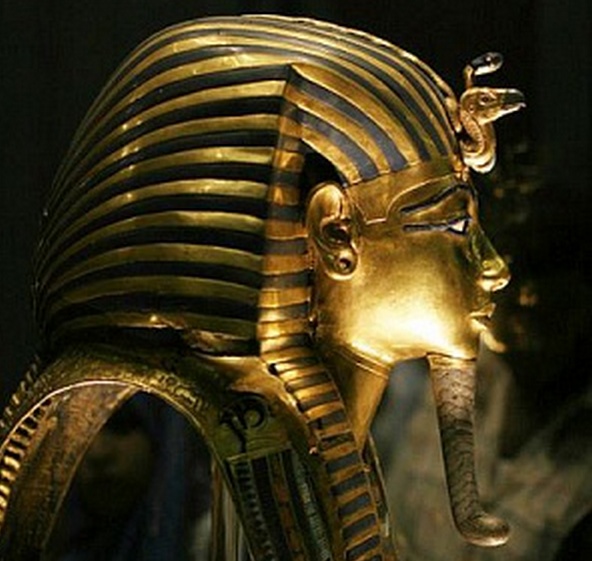 La maschera unica di Tutankhamon ... distrutta