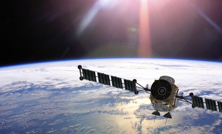 Il ricercatore degli Urali ha notato un enorme UFO in orbita attorno alla Terra