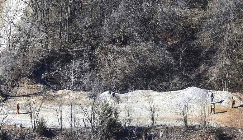 Un enorme buco nel terreno si è formato nello zoo americano.