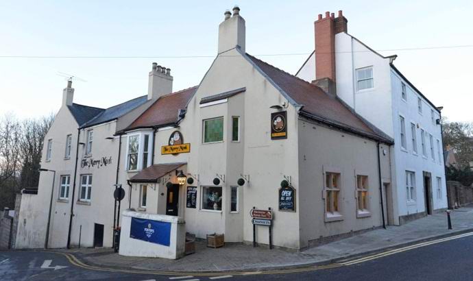 Un demone è stato fotografato in un pub inglese.