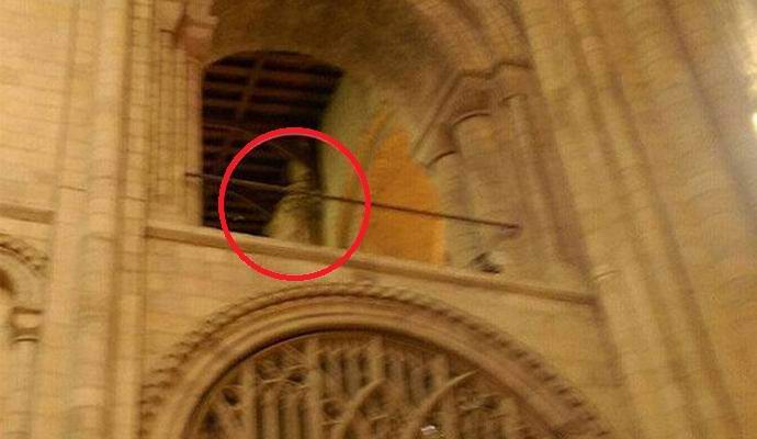 Nella cattedrale britannica fotografato il fantasma di un vescovo