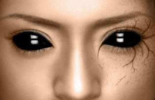 Nella contea di Staffordshire, hanno visto una ragazza con gli occhi neri.