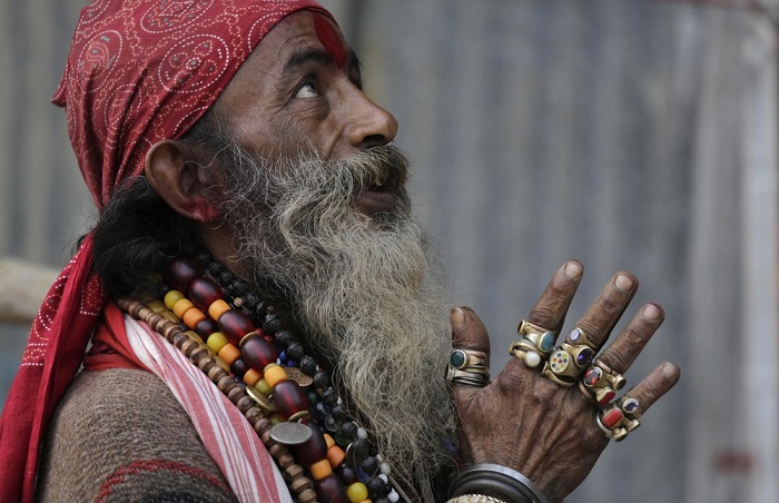 In India, durante il funerale rianimato