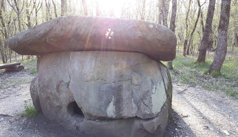 Nel territorio di Krasnodar i dolmen si illuminano misticamente