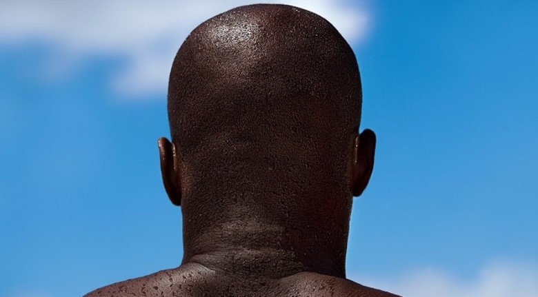 La domanda di capi di uomini calvi è aumentata in Mozambico