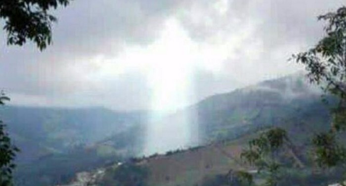 L'immagine di Gesù Cristo è apparsa nel cielo della Colombia