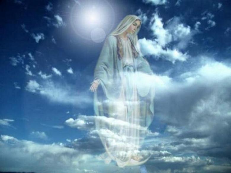 La Vergine Maria apparve nel cielo sopra l'Irlanda all'ora stabilita