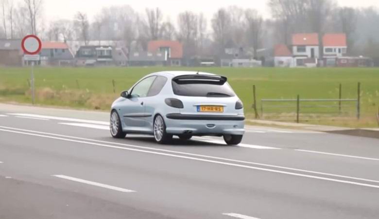 Nei Paesi Bassi, sono stati fatti segni sulla strada, passando attraverso il quale la musica suona