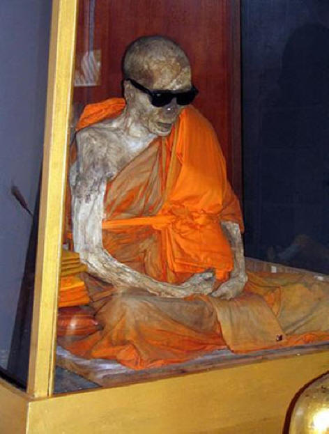 Shindon-monaco-auto-mummificazione