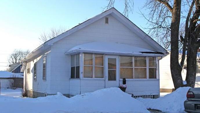 Negli Stati Uniti, i funzionari hanno ammesso che la casa è inondata di fantasmi e l'hanno demolita.