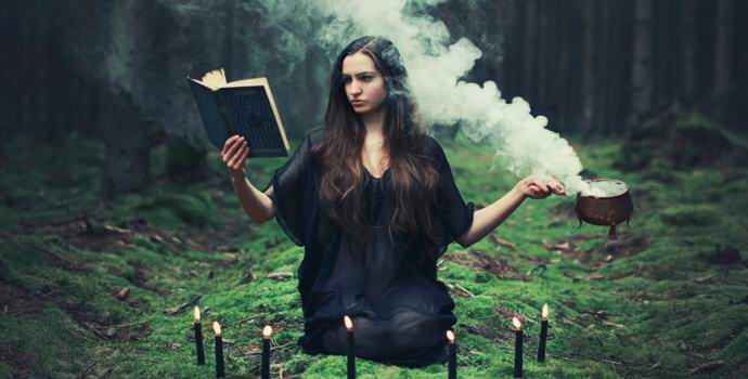 In Tagikistan, è iniziata una caccia alle streghe medievale?