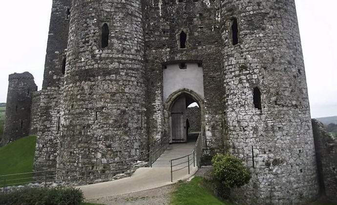 Un fantasma nero è stato fotografato in un castello gallese