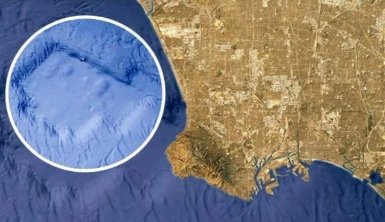 Una struttura misteriosa trovata nell'acqua al largo della costa della California