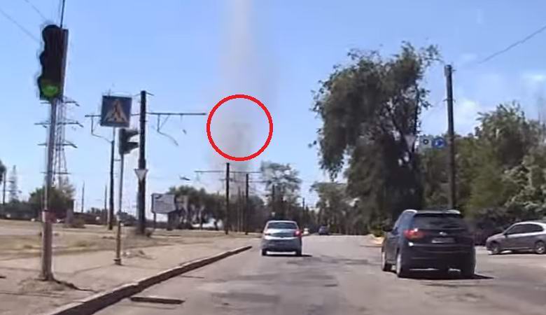 Un tornado si è formato in Zaporozhye, in cui hanno notato