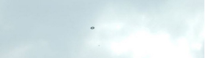 Un elicottero sta inseguendo un UFO?