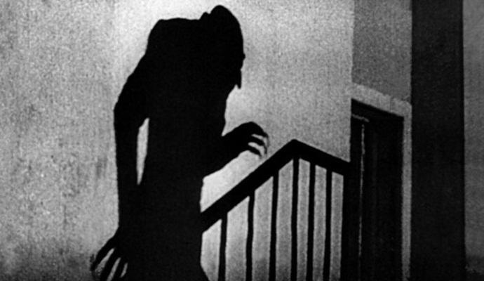 Video e foto di fantasmi in una scuola negli Stati Uniti. Un'ombra misteriosa ha attaccato gli adolescenti